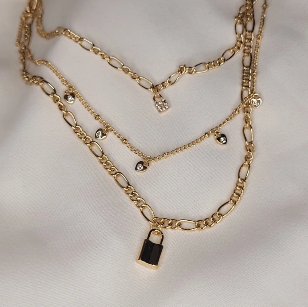 Heart and lock pendant necklace
